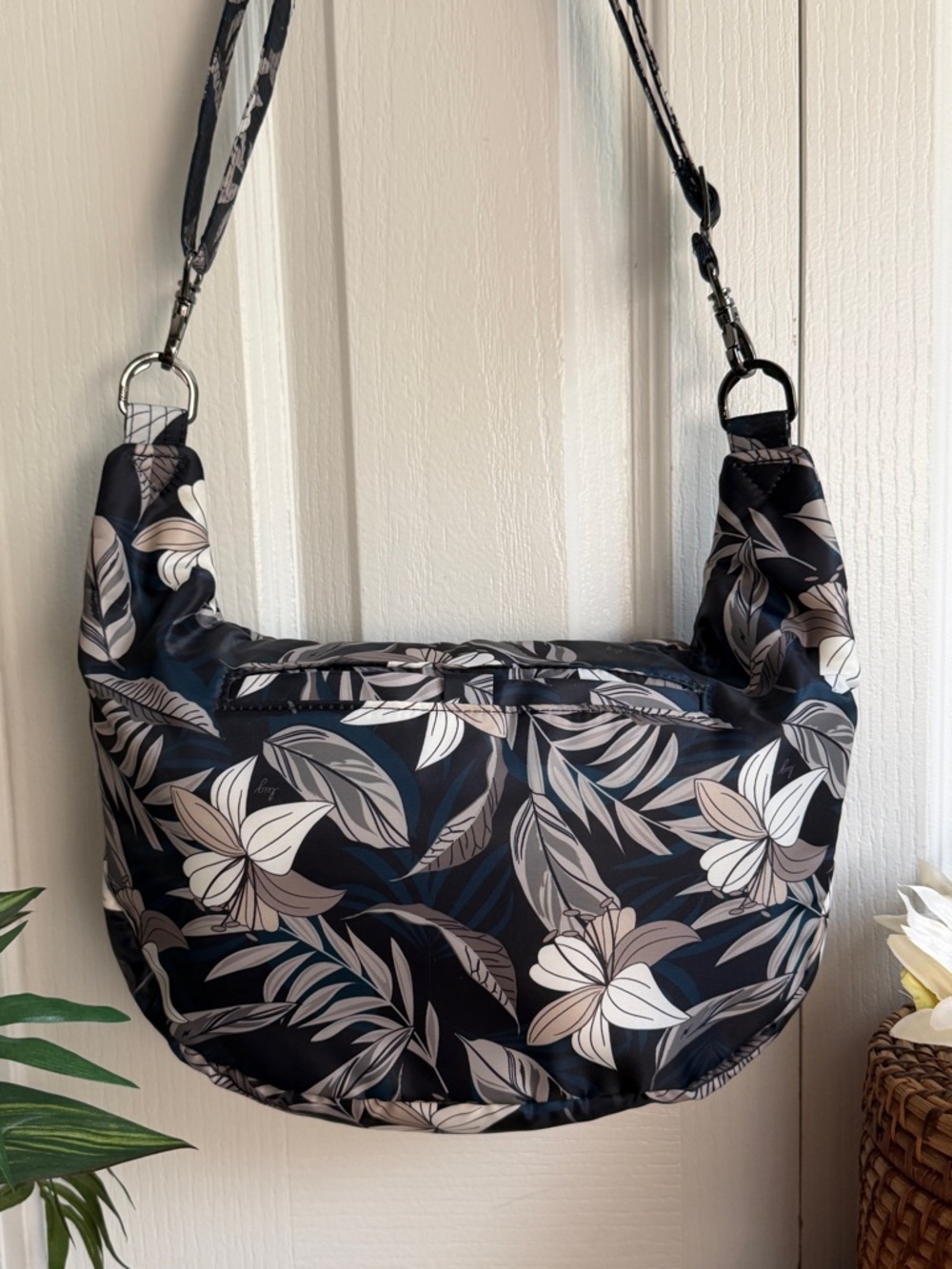 Lug Lily Navy Blue Hippy 2 Limited Edition Crossbody Bag – NWOT, RFID Protection - Picture 3 of 13